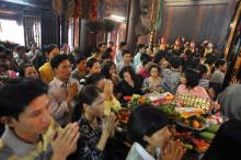 Nhộn nhịp lễ rằm tháng Giêng