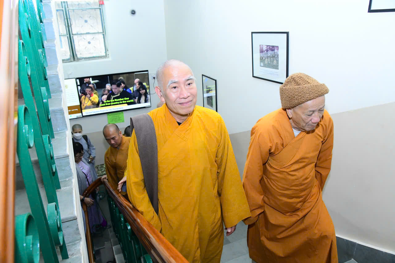 ĐOÀN PHẬT GIÁO VIỆT NAM THĂM THƯ VIỆN CÔNG TRÌNH VÀ LƯU TRỮ TÂY TẠNG