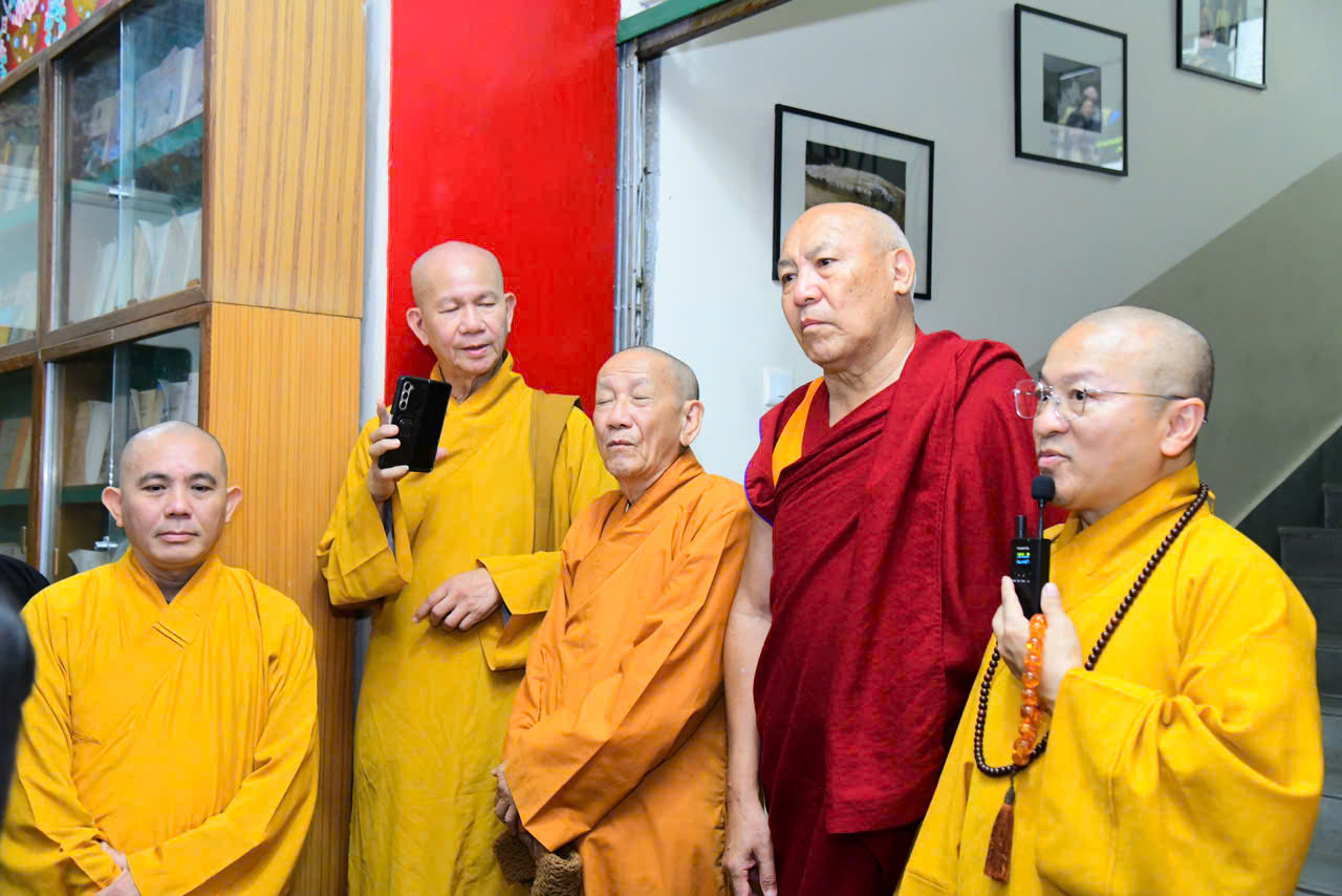 ĐOÀN PHẬT GIÁO VIỆT NAM THĂM THƯ VIỆN CÔNG TRÌNH VÀ LƯU TRỮ TÂY TẠNG