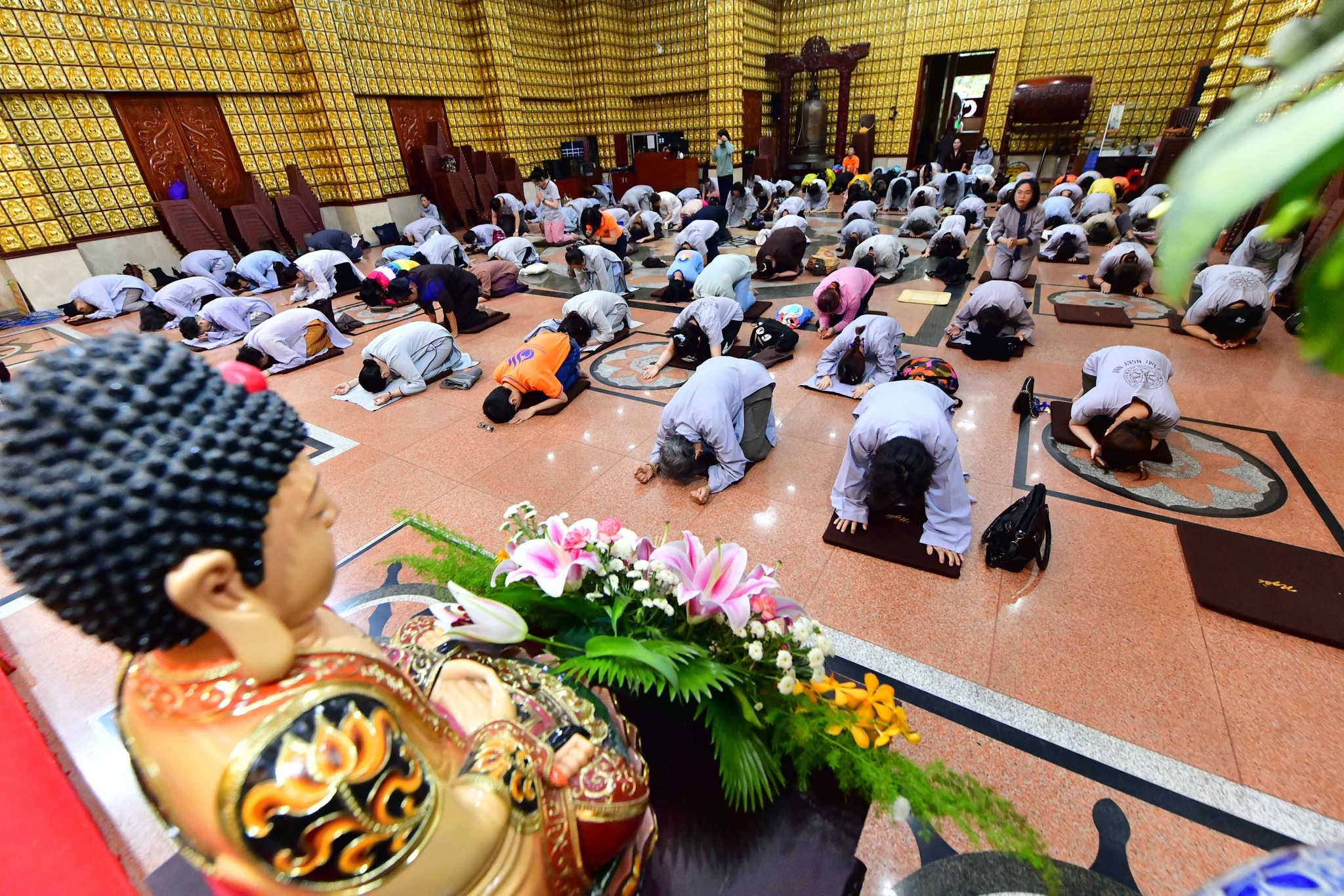 Lắng nghe và trị liệu khổ đau theo tinh thần Phật học