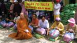 Đoàn từ thiện Đạo Phật Ngày Nay hoạt động từ thiện tại xá Láng Dài, huyện Đất Đỏ, tỉnh Bà Rịa Vũng Tàu